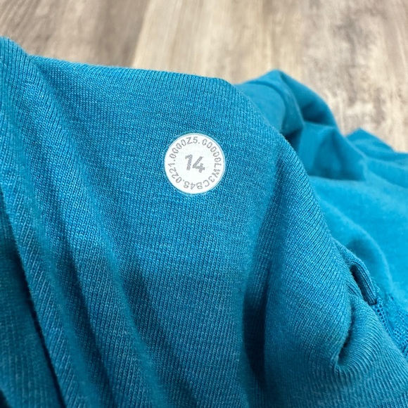 NEW with tags Lululemon Scuba Pullover Heathered Blue Lagoon - Picture 8 of 12